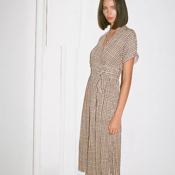 UO Gabrielle Linen Midi Wrap Dress - Picture 1 of 11